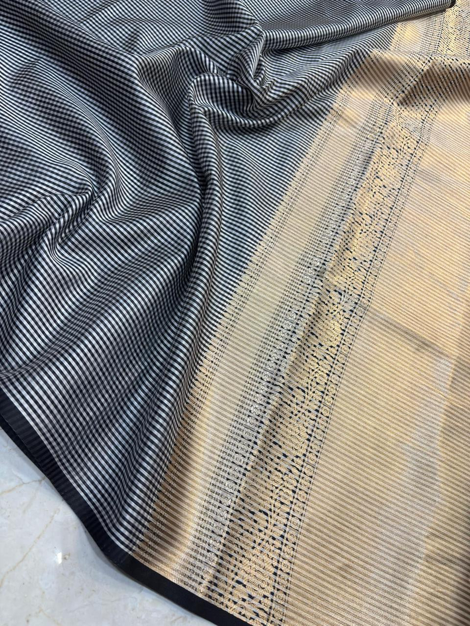 Banaras vintage soft silk saree with checks and rich pallu running unstitched blouse