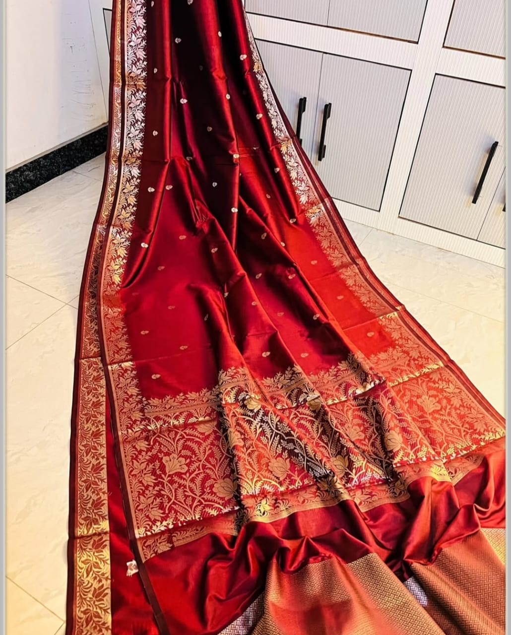 Vintage banaras soft silk sarees with intricate small weaving borders rich pallu and blouse