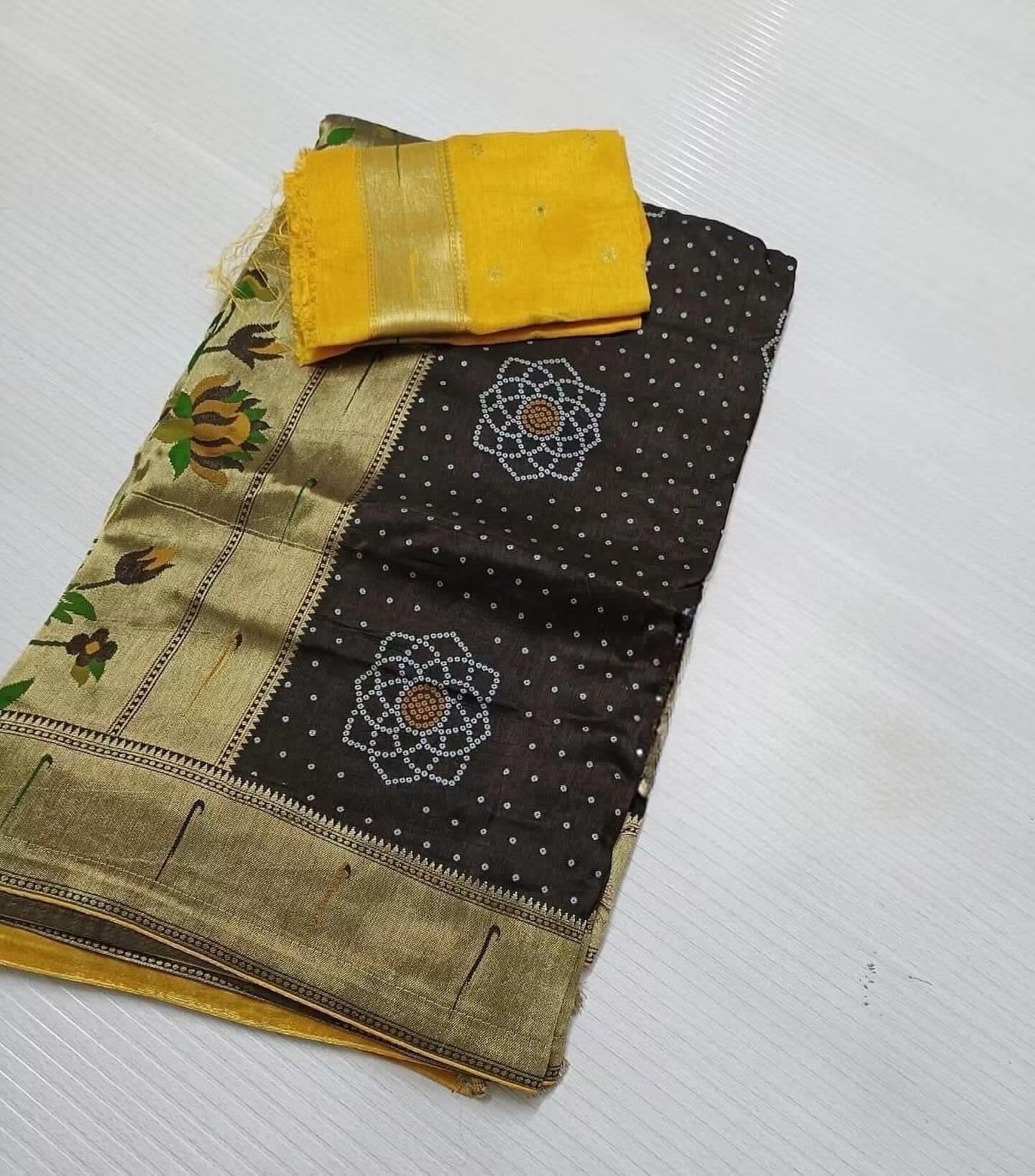 Munga bandini silk sarees with paithani muniya border unstitched blouse