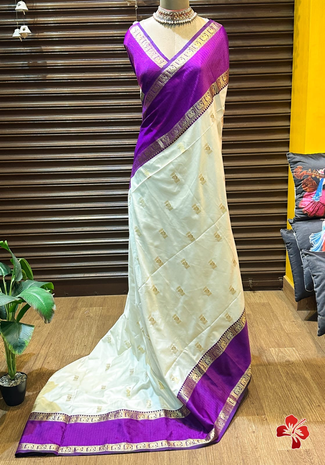 Banaras vintage soft silk saree with rich gap borders weaving allover and blouse