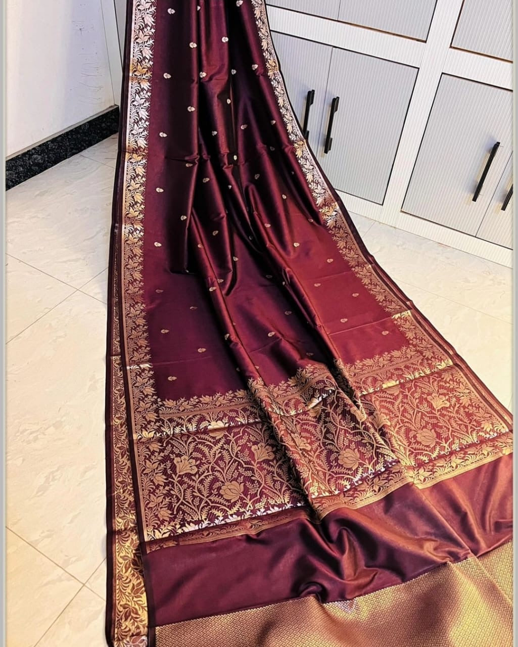 Vintage banaras soft silk sarees with intricate small weaving borders rich pallu and blouse
