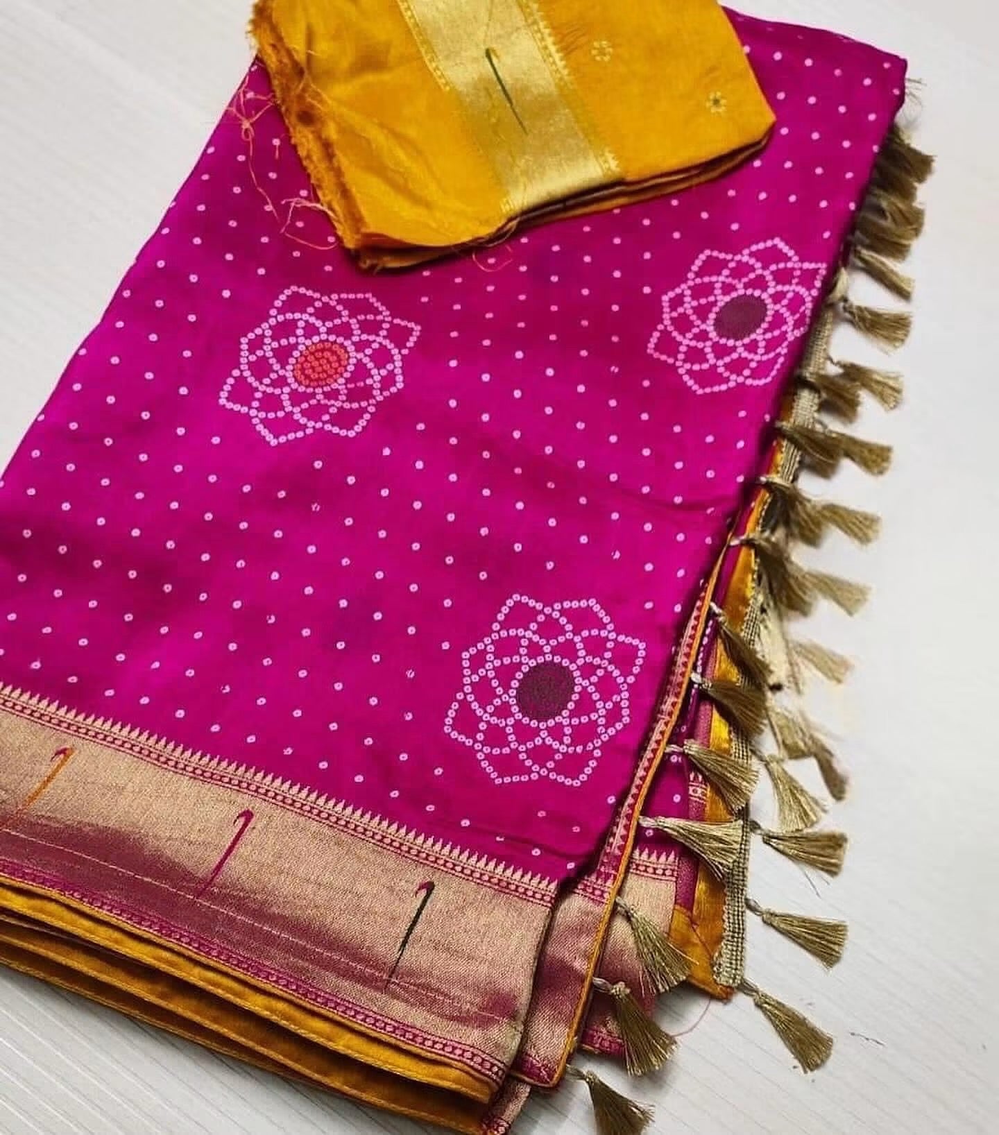 Munga bandini silk sarees with paithani muniya border unstitched blouse