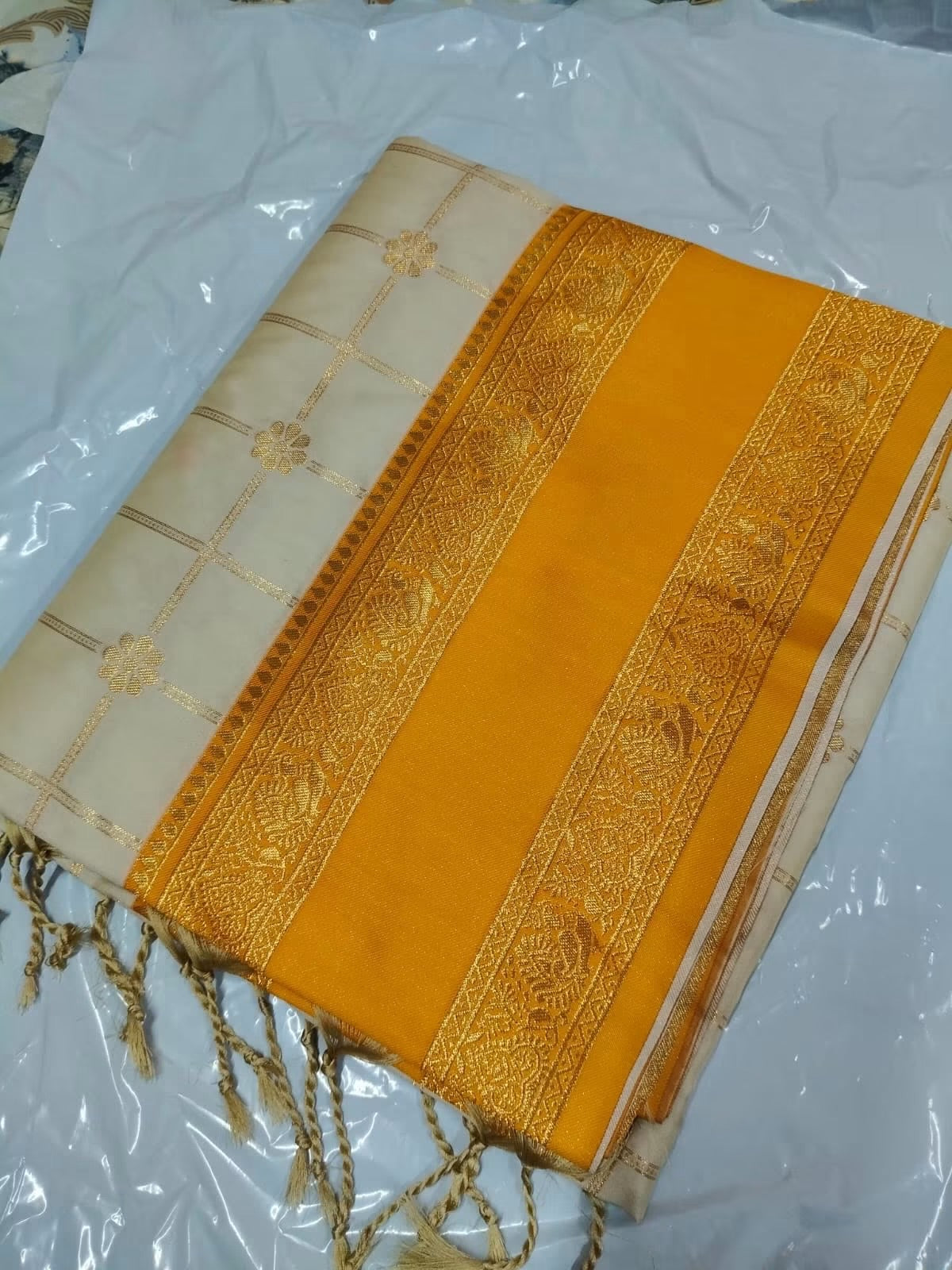 Vintage banaras soft silk sarees with gap borders rich blouse