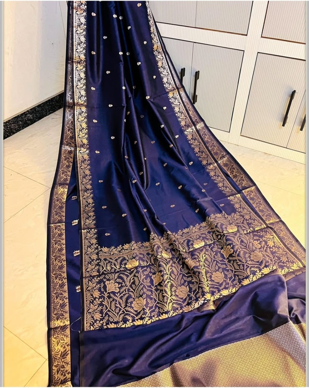 Vintage banaras soft silk sarees with intricate small weaving borders rich pallu and blouse