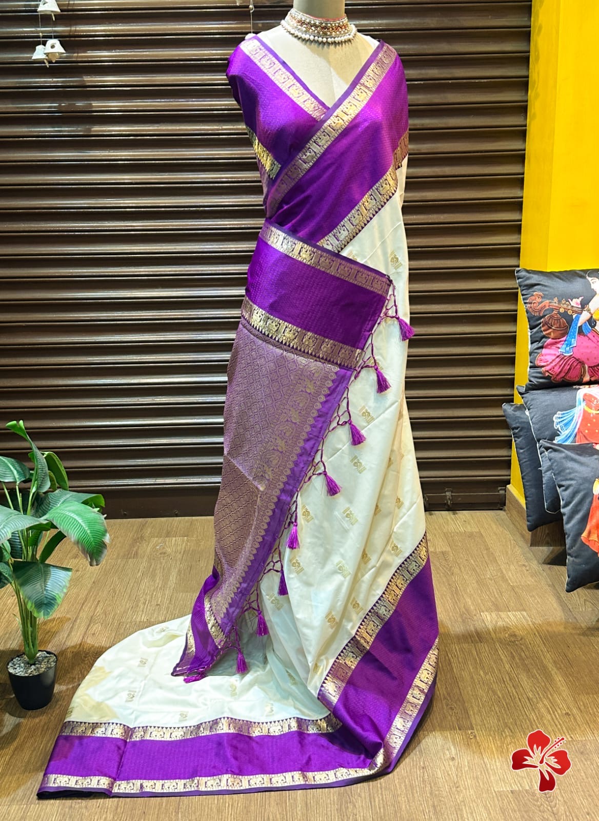 Banaras vintage soft silk saree with rich gap borders weaving allover and blouse