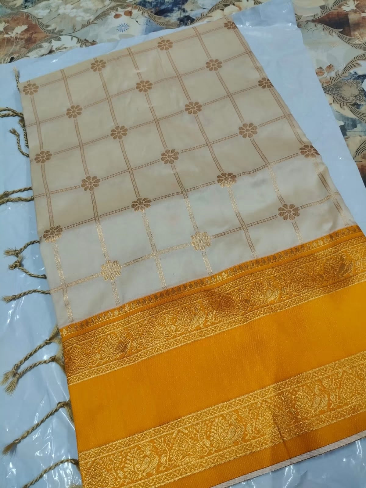 Vintage banaras soft silk sarees with gap borders rich blouse