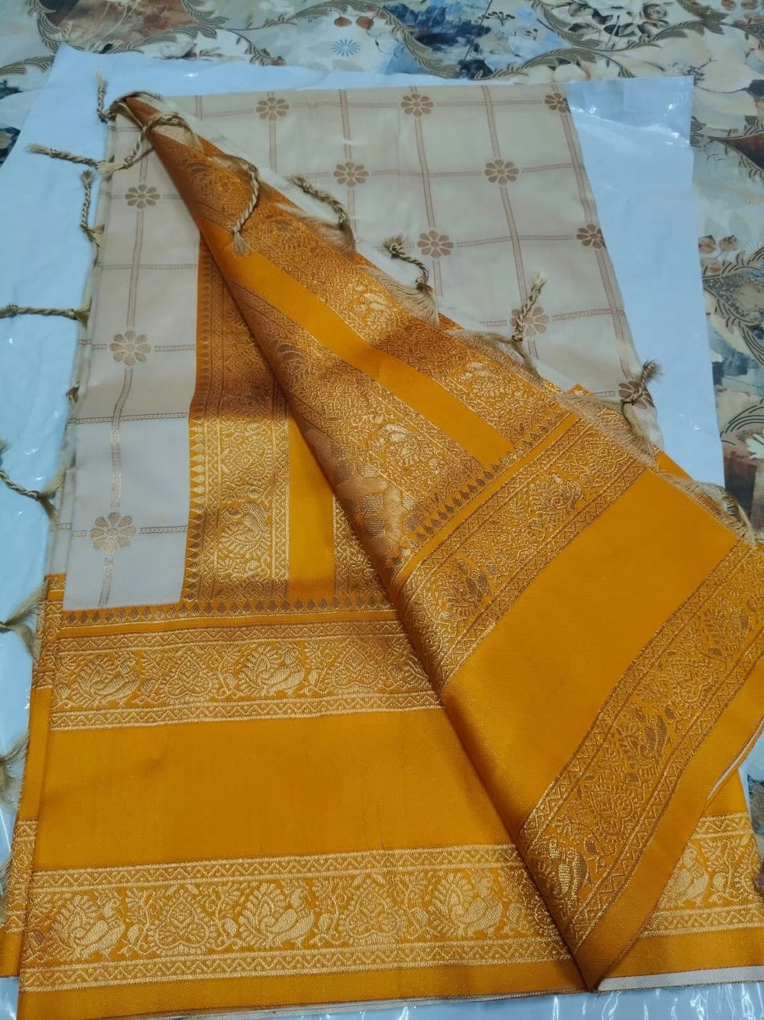 Vintage banaras soft silk sarees with gap borders rich blouse