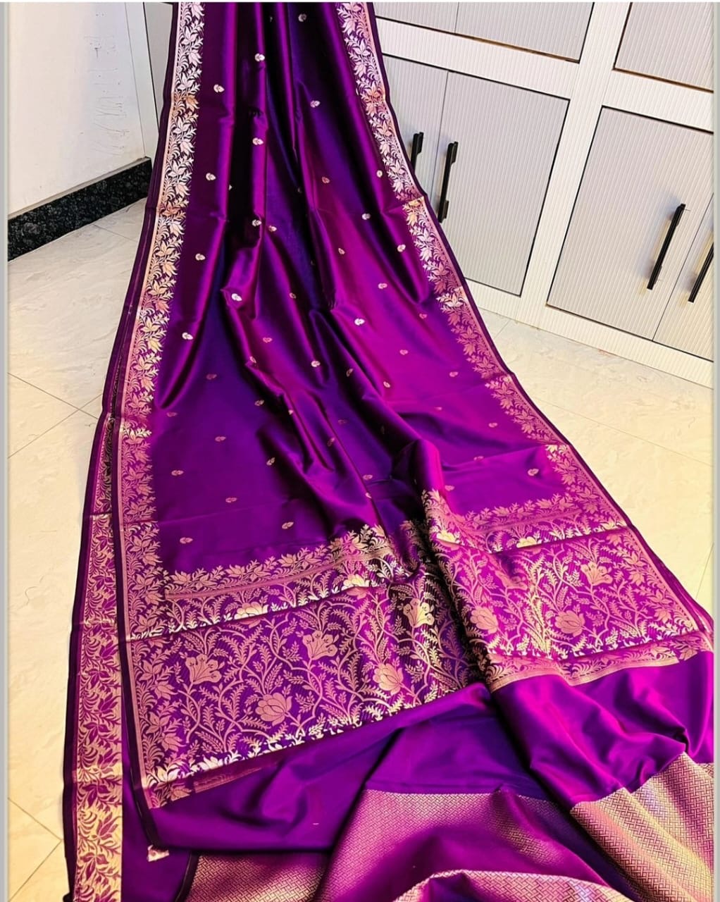 Vintage banaras soft silk sarees with intricate small weaving borders rich pallu and blouse