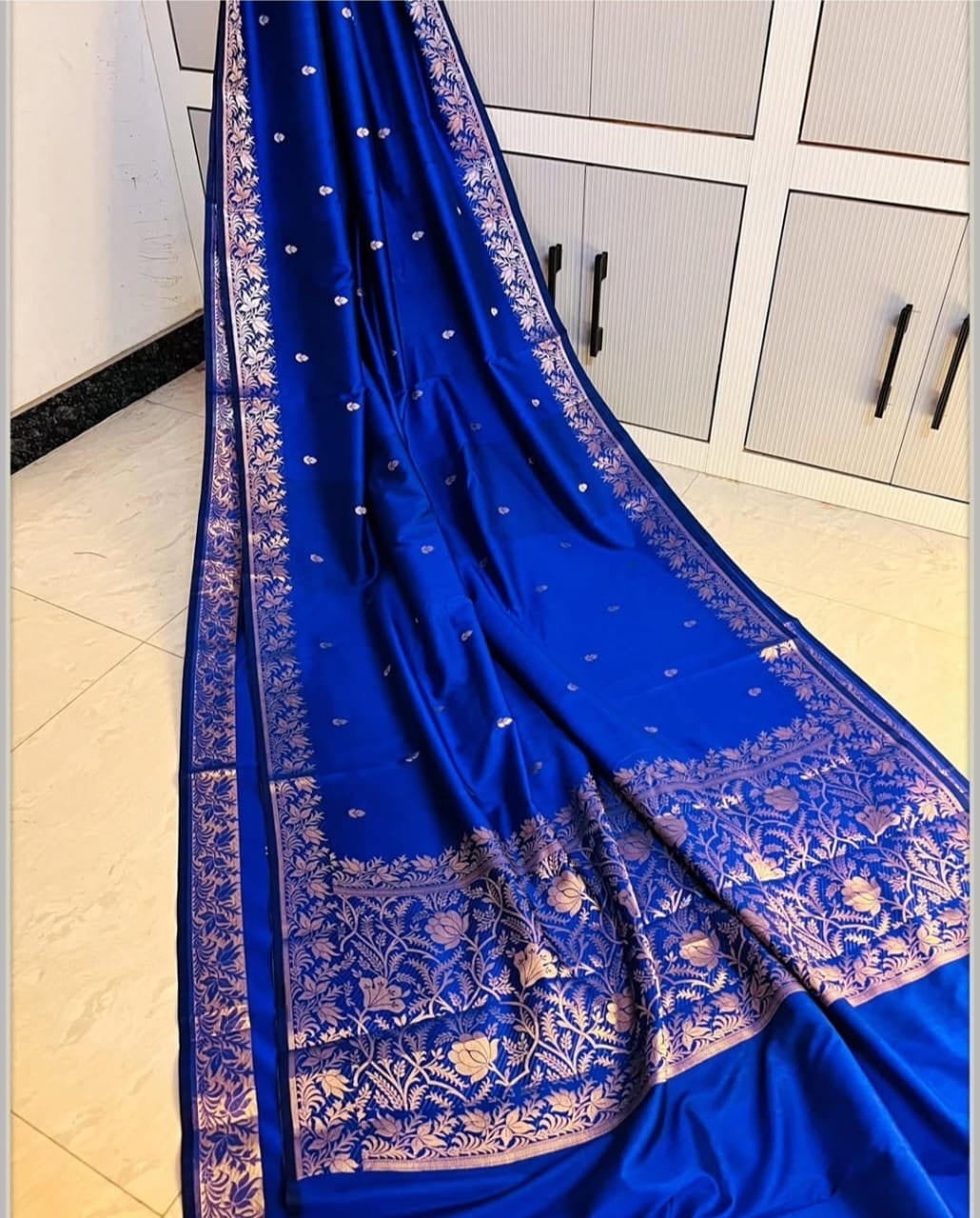 Vintage banaras soft silk sarees with intricate small weaving borders rich pallu and blouse
