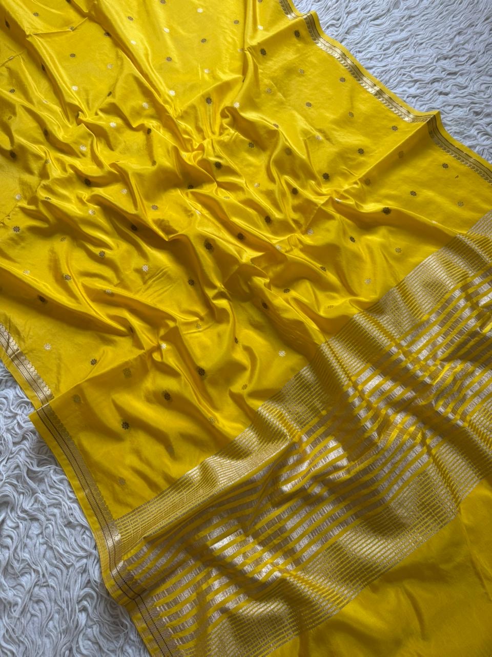 Vintage banaras soft silk sarees with allover weaving and rich unstitched blouse