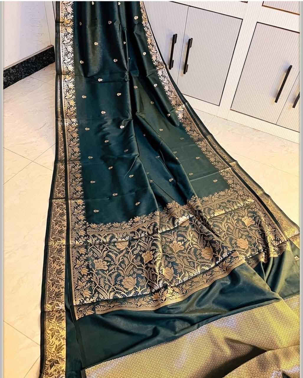 Vintage banaras soft silk sarees with intricate small weaving borders rich pallu and blouse