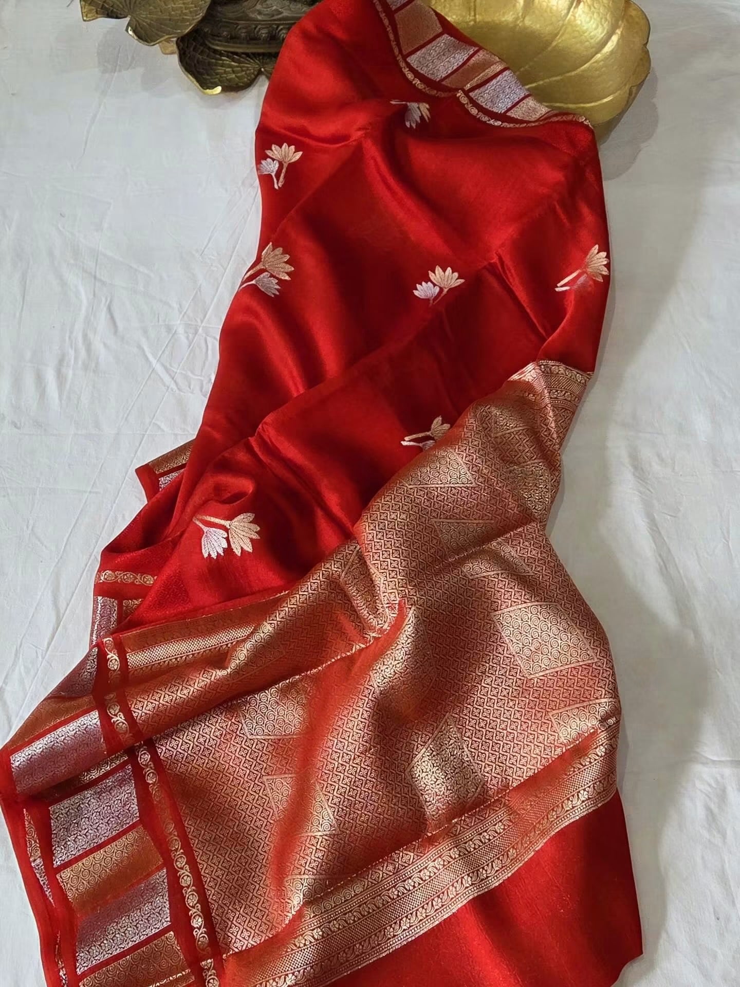 Exclusive banaras vintage soft silk sarees with rich weaving allover